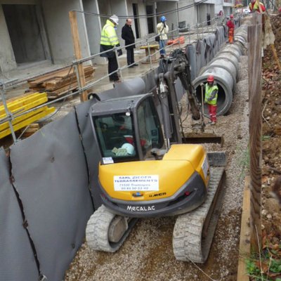 Pelle skid sur chenilles Mecalac 8MCR