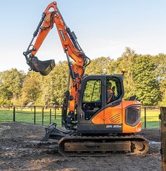 Pelle sur chenilles Develon DX85R-7 - 3