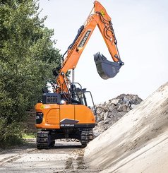 Pelle sur chenilles Develon DX140LCR-7 - 2