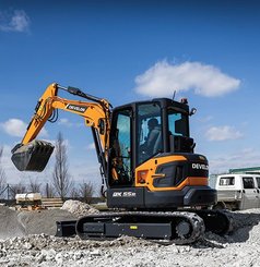 Pelle sur chenilles Develon DX55R-7 - 2