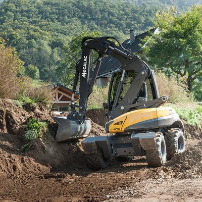 Pelles sur pneus Mecalac 12MTX