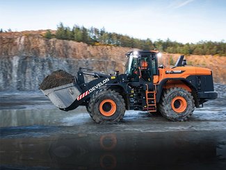 Chargeuse sur pneus Develon DL480-7 - 1
