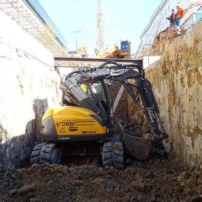 Pelle skid sur chenilles Mecalac 8MCR